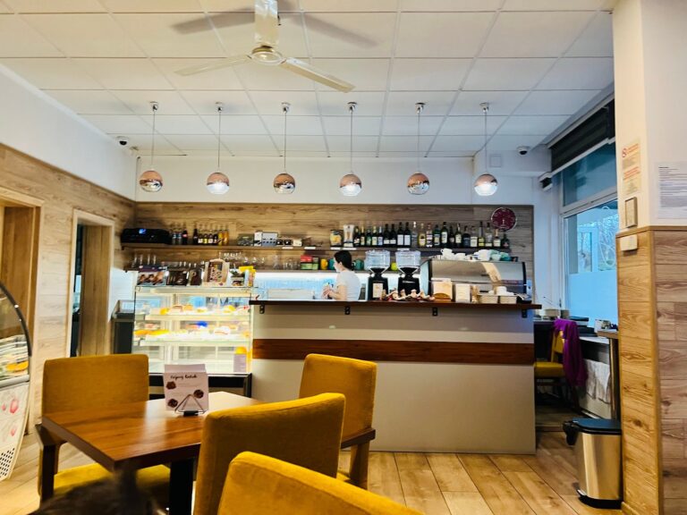 Elary Cafe