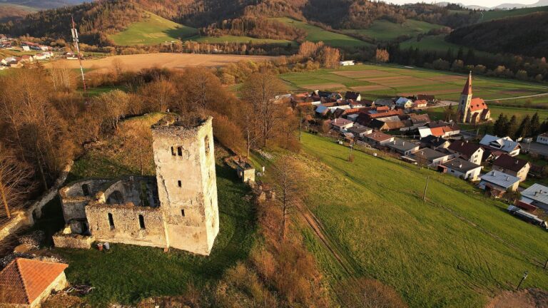 Kostol sv. Kozmu a Damiána – Sedliacka Dubová