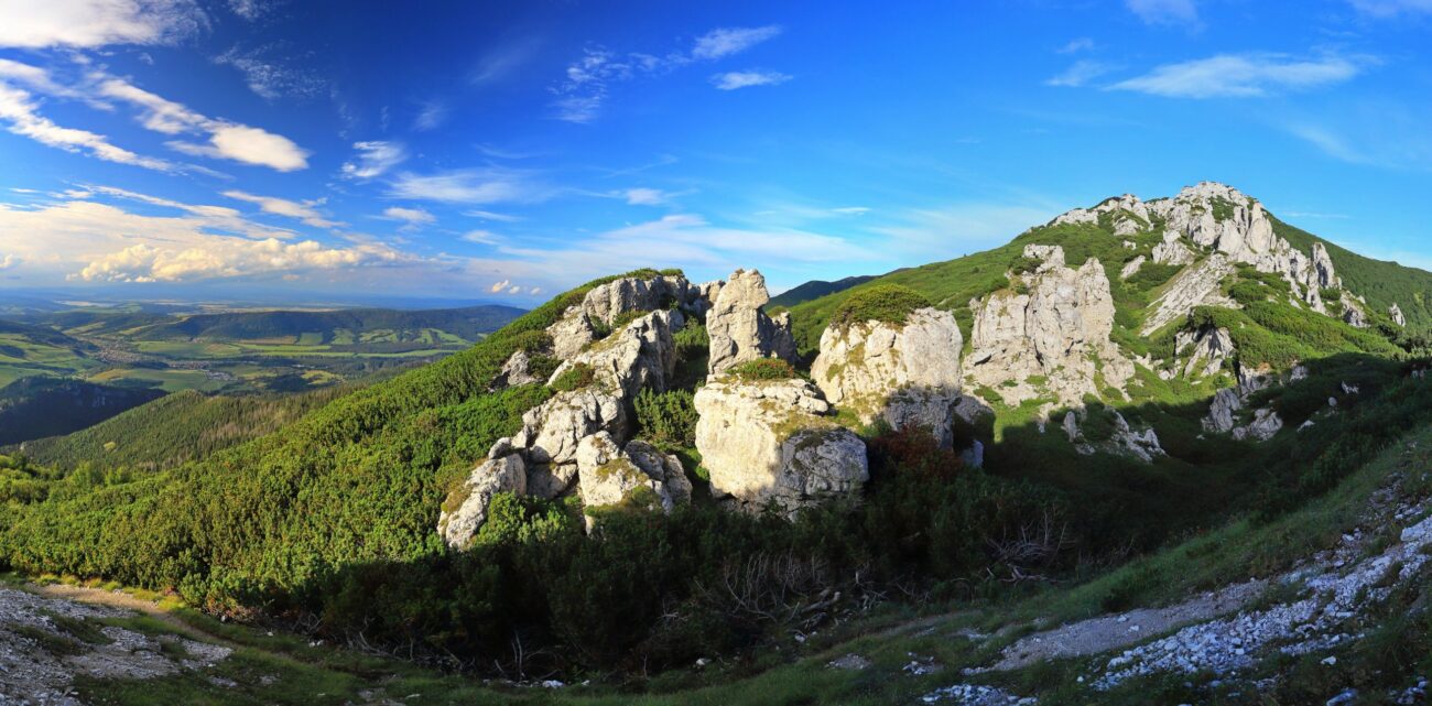 Sivý vrch – skalné útvary a výhľad na Oravu